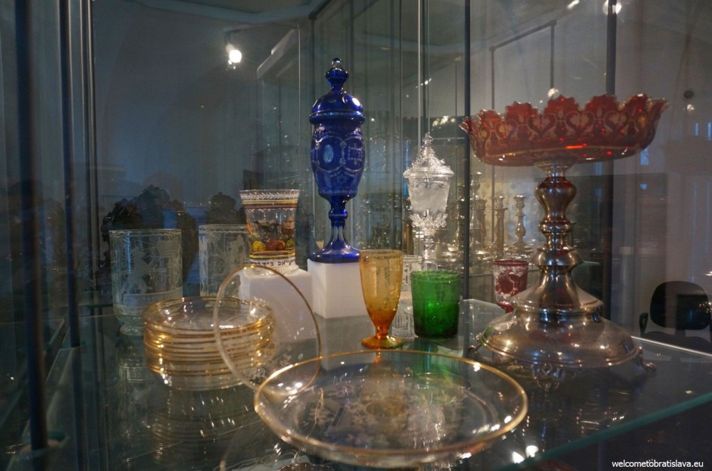 Glass showcases