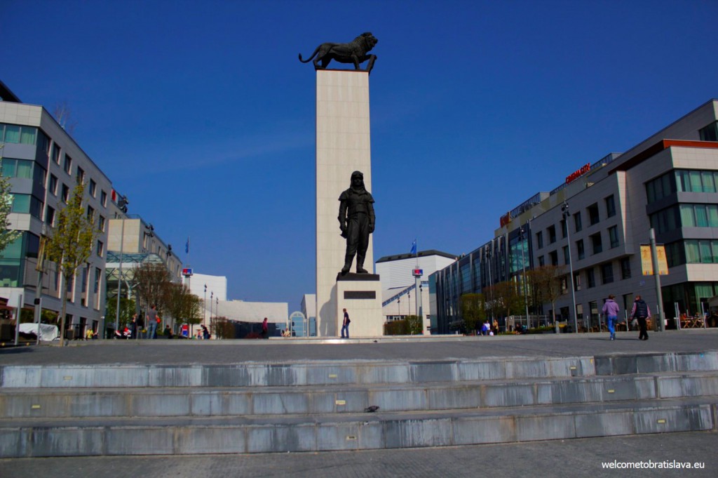 Statues at the square near Eurovea