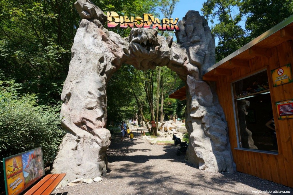 One of the main highlights of this ZOO is the DinoPark