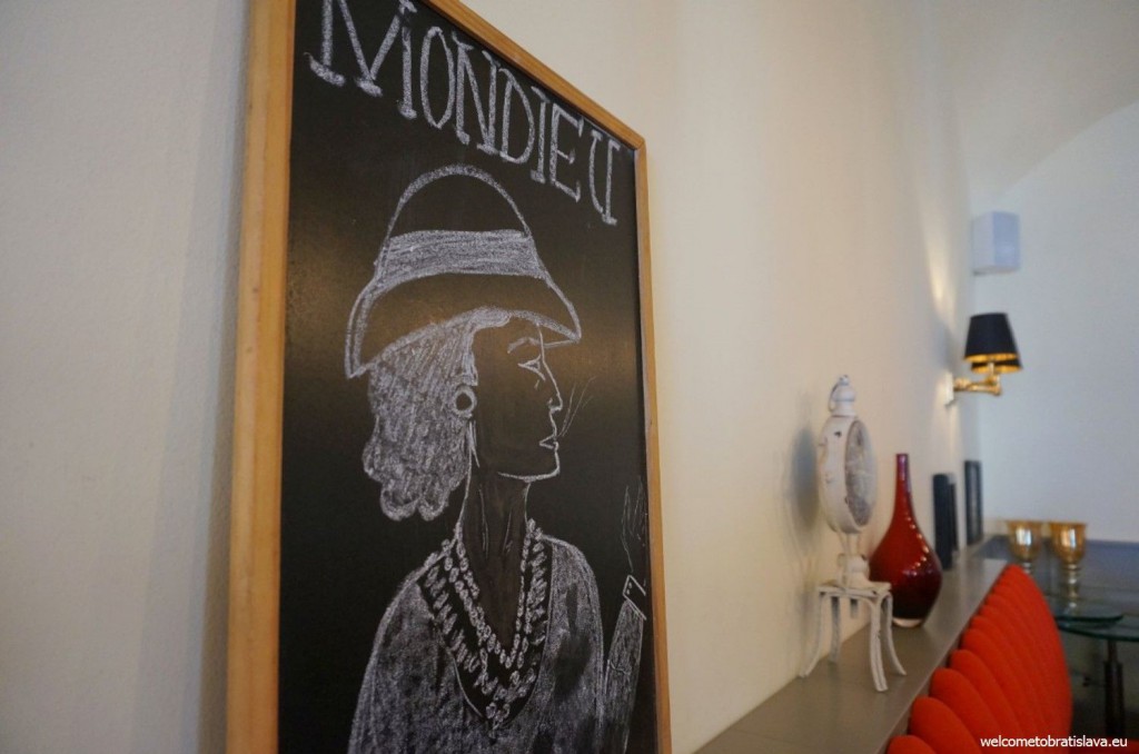 Mondieu's lovely decorations 