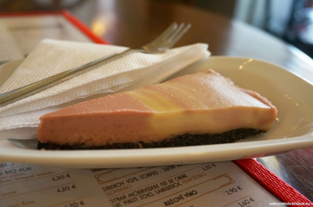 Cherry & poppy seed raw cake <3