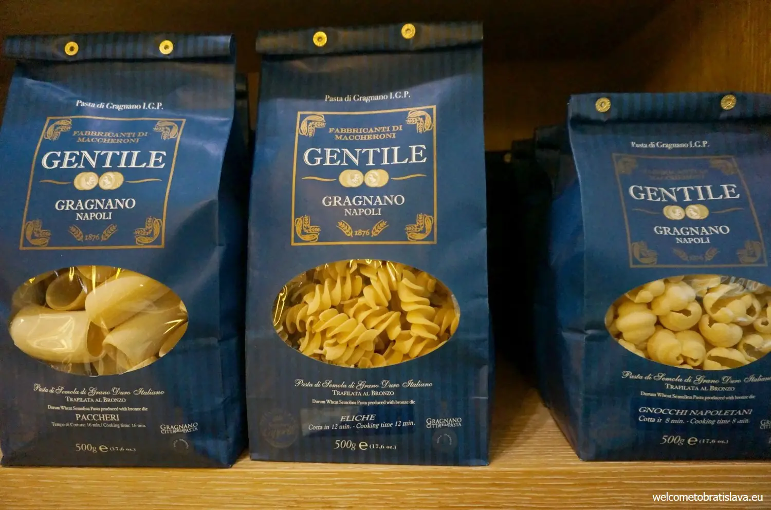 You can buy short and long pasta in Pane & Olio.