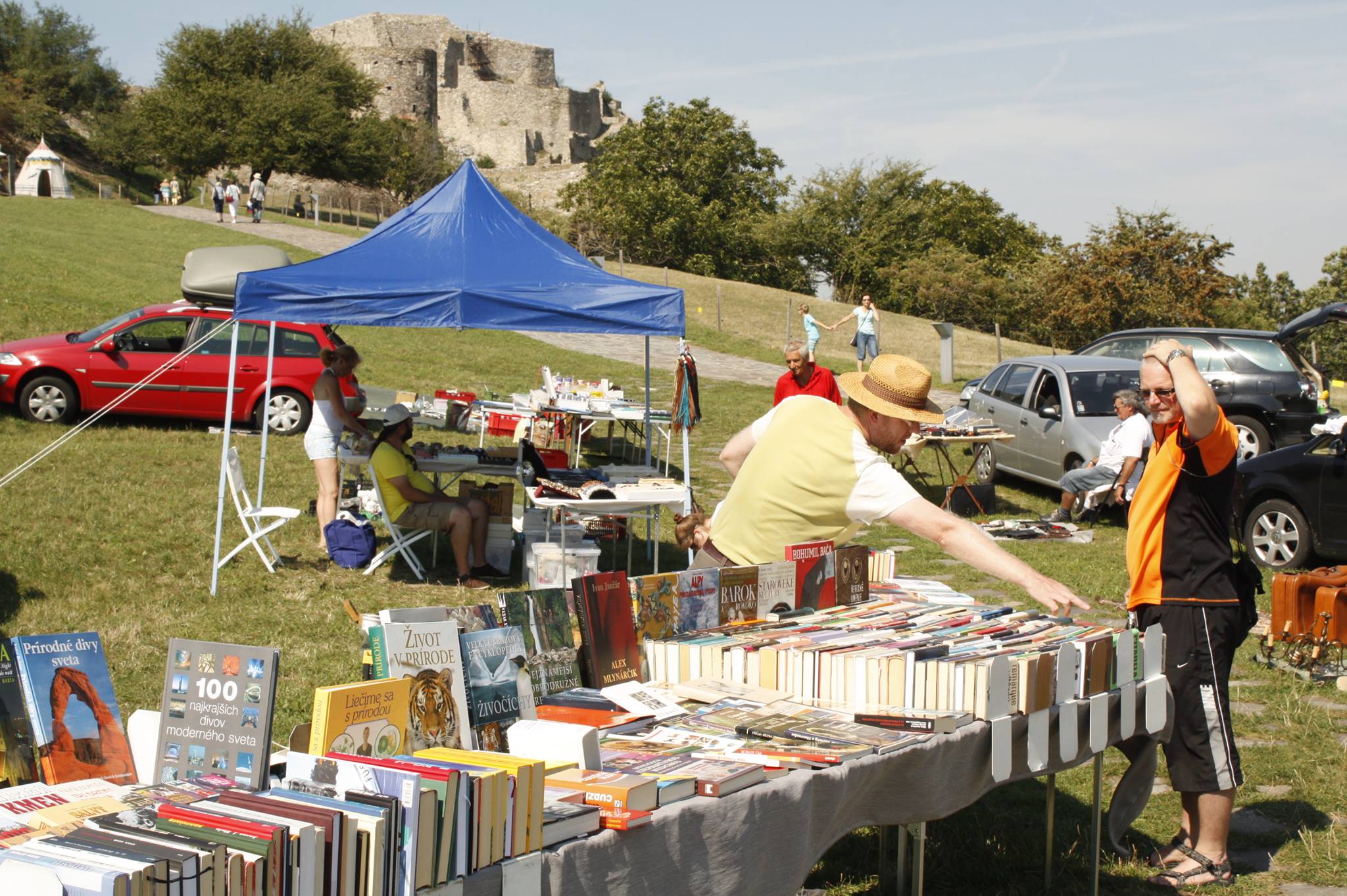 Блошиный рынок в калининграде. Уделка блошиный рынок. Flea Market. Блошиный рынок в Дубае.