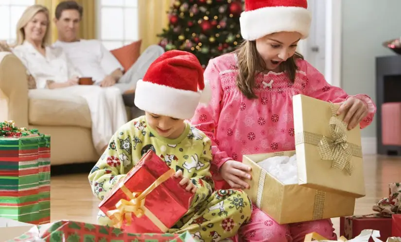 unwrapping-presents-940x498-825x498