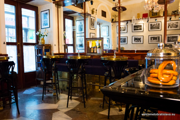 best new cocktail bars - Antique American Bar